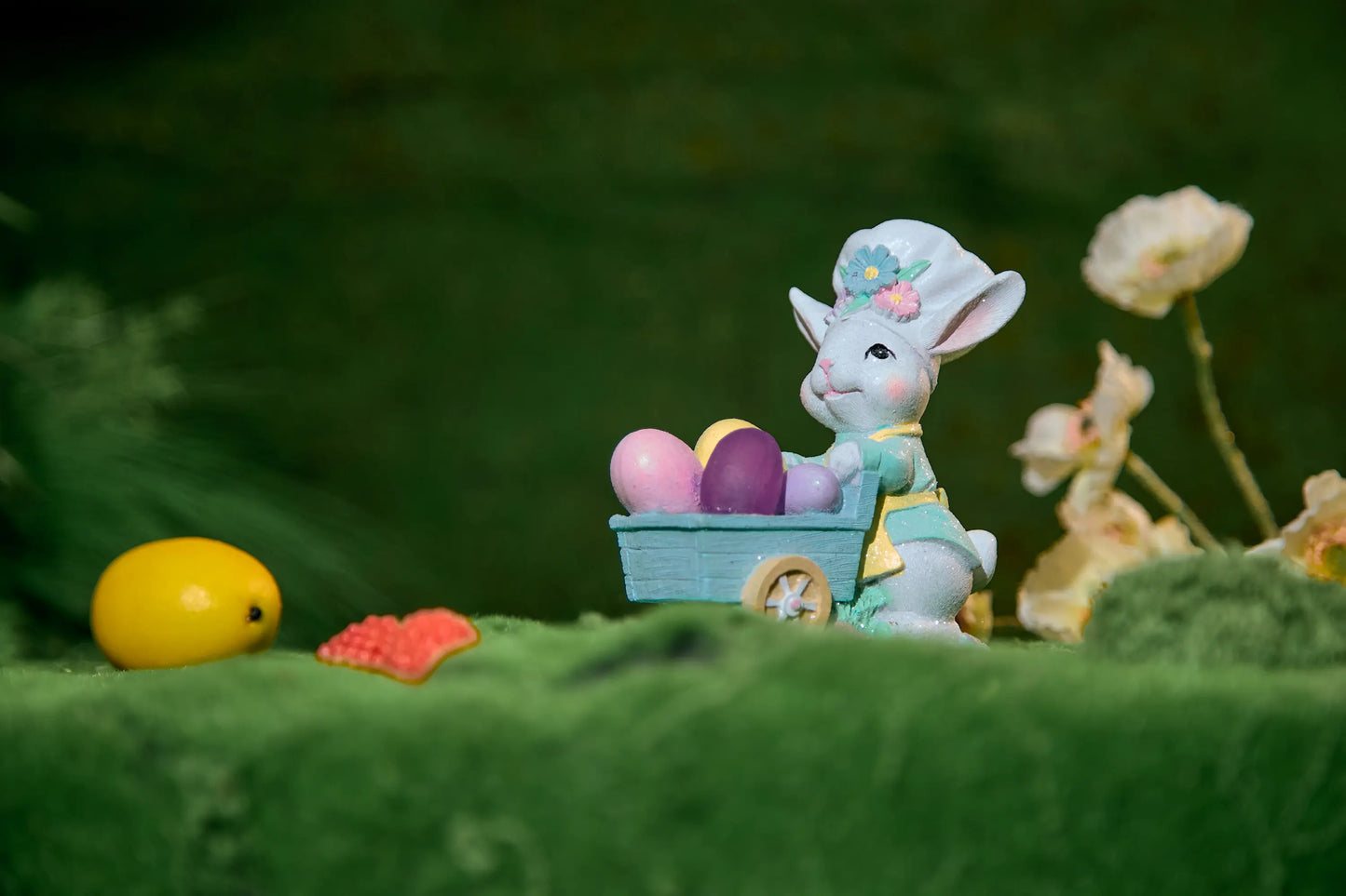 Easter Bunny Figurine with Egg Cart – Hand-Painted Glitter Resin Rabbit Pushing Pastel Easter Egg Wagon – Spring Tabletop Ornament, Easter Decoration & Whimsical Holiday Gift