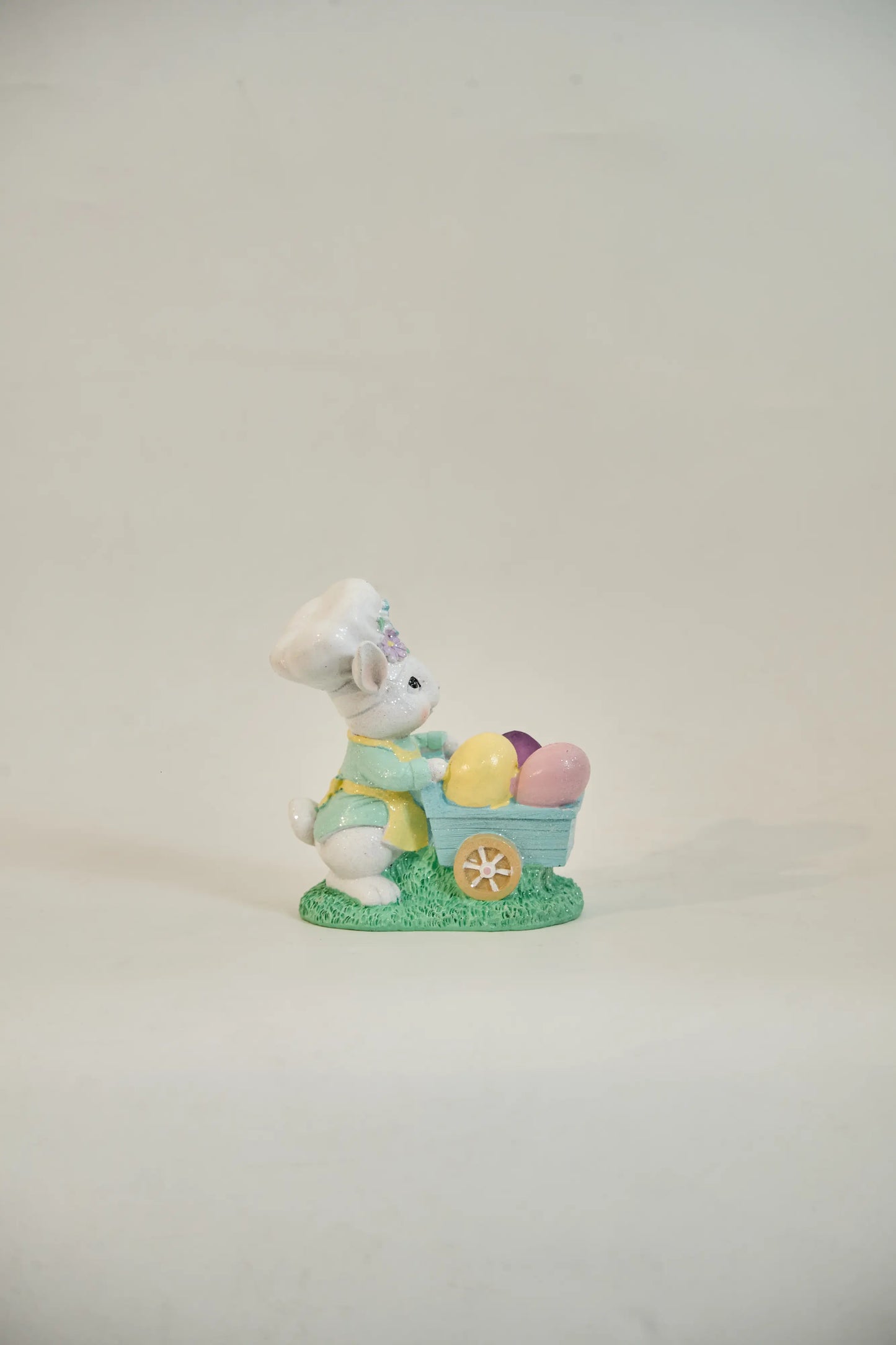 Easter Bunny Figurine with Egg Cart – Hand-Painted Glitter Resin Rabbit Pushing Pastel Easter Egg Wagon – Spring Tabletop Ornament, Easter Decoration & Whimsical Holiday Gift