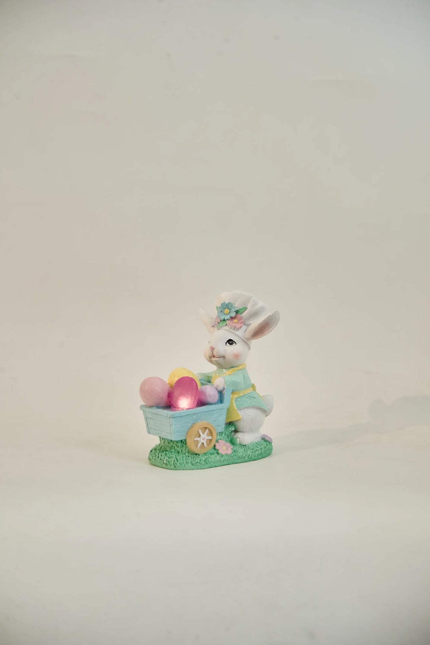 Easter Bunny Figurine with Egg Cart – Hand-Painted Glitter Resin Rabbit Pushing Pastel Easter Egg Wagon – Spring Tabletop Ornament, Easter Decoration & Whimsical Holiday Gift