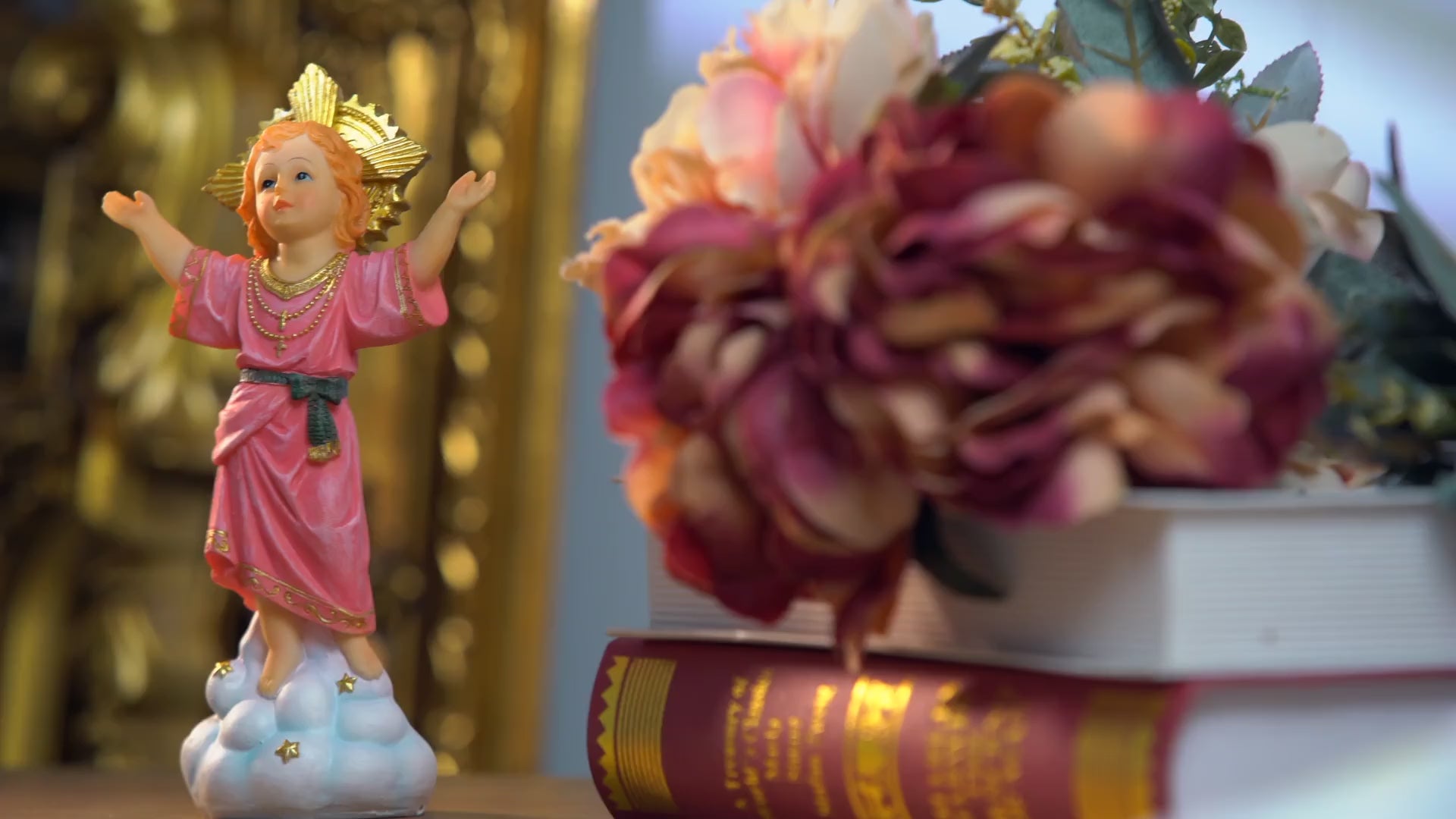 product video of Zayton Divine Child Resin Statue with Golden Sunburst Halo 