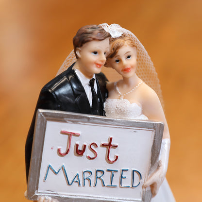 Cake Topper Bride and groom Couple Ceramic Resin Statue Home Decoration Living Room Art Crafts Sculpture Wedding Gift